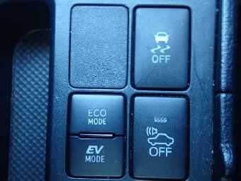 TOYOTA VITZ 2018 Image 8