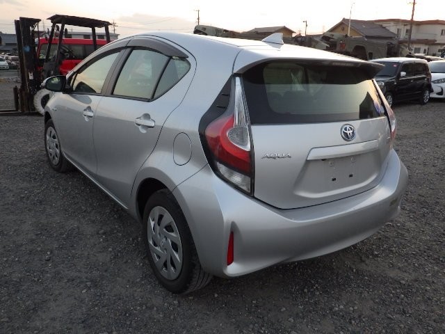 TOYOTA AQUA 2017 Image 19
