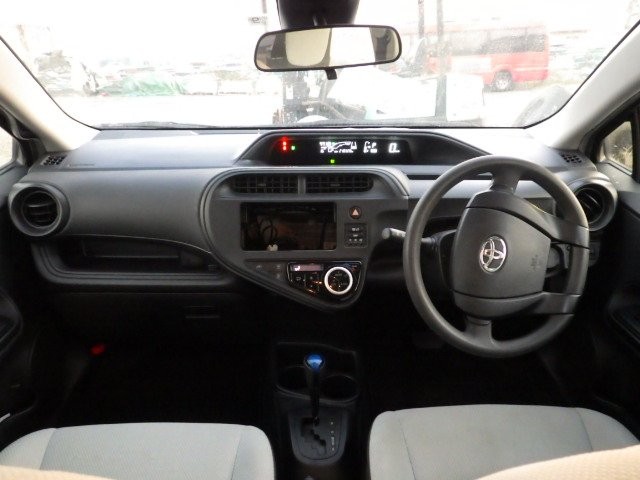 TOYOTA AQUA 2017 Image 20