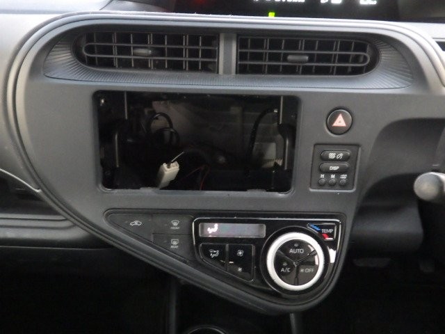 TOYOTA AQUA 2017 Image 22