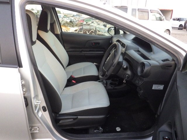 TOYOTA AQUA 2017 Image 25