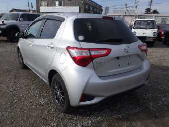 TOYOTA VITZ 2017 Image 3
