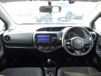 TOYOTA VITZ 2017 Image 5