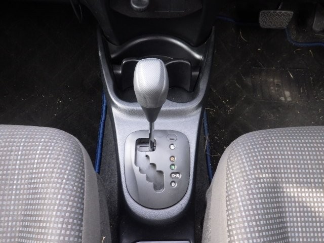 TOYOTA VITZ 2017 Image 21