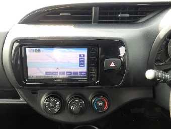 TOYOTA VITZ 2017 Image 8
