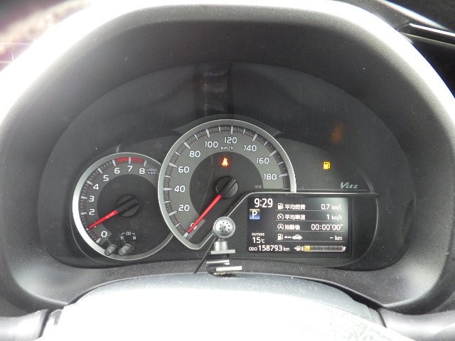 TOYOTA VITZ 2017 Image 23