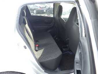 TOYOTA VITZ 2017 Image 12