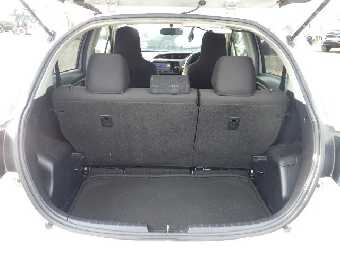 TOYOTA VITZ 2017 Image 13