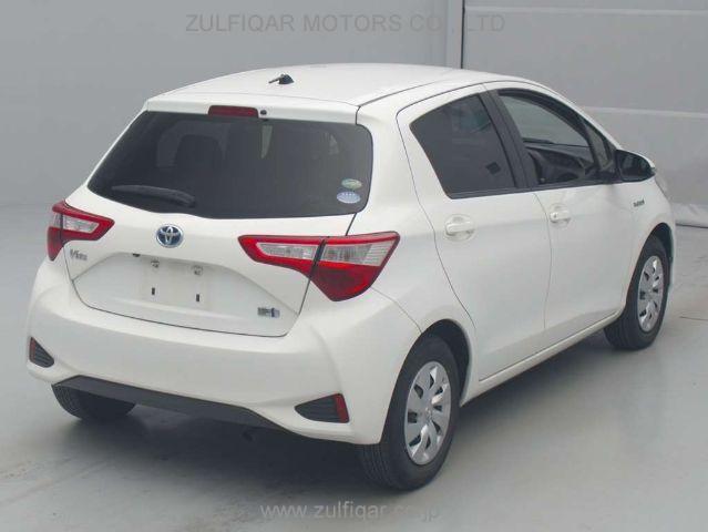 TOYOTA VITZ 2017 Image 2