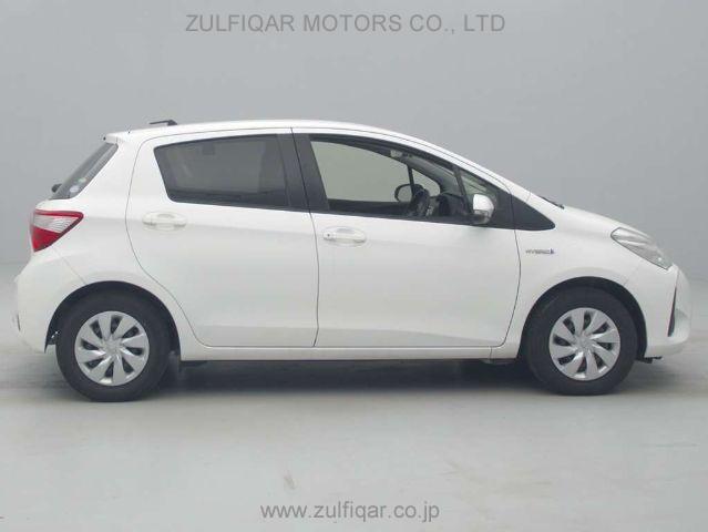 TOYOTA VITZ 2017 Image 6