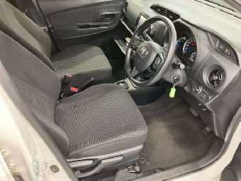 TOYOTA VITZ 2017 Image 7