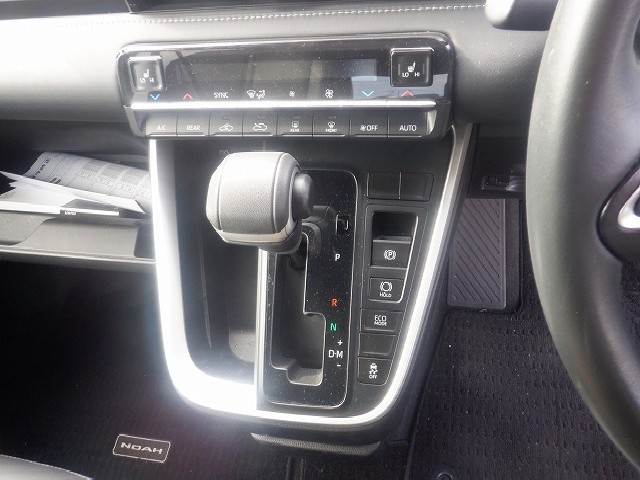 TOYOTA NOAH 2022 Image 24