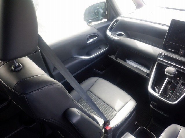 TOYOTA NOAH 2022 Image 26