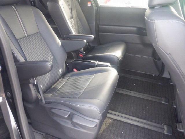 TOYOTA NOAH 2022 Image 27