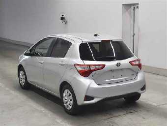 TOYOTA VITZ 2017 Image 2