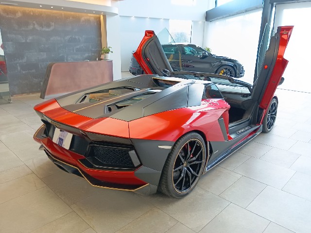 LAMBORGHINI AVENTADOR 2015 Image 32