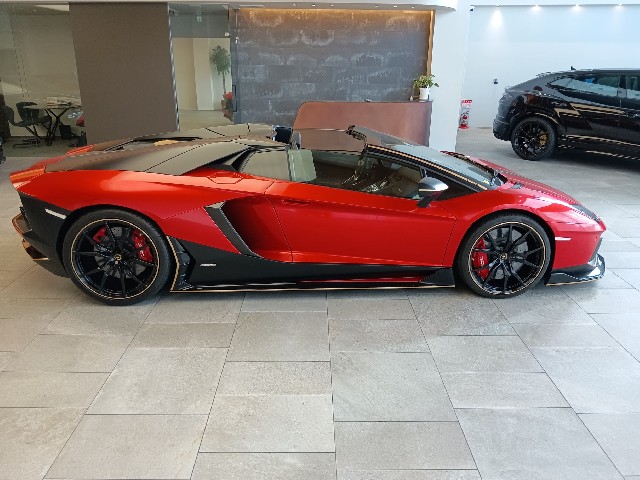 LAMBORGHINI AVENTADOR 2015 Image 40