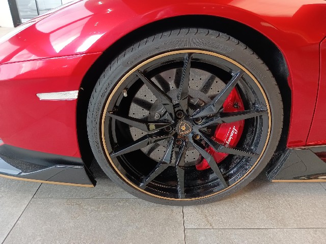 LAMBORGHINI AVENTADOR 2015 Image 45