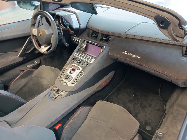 LAMBORGHINI AVENTADOR 2015 Image 52