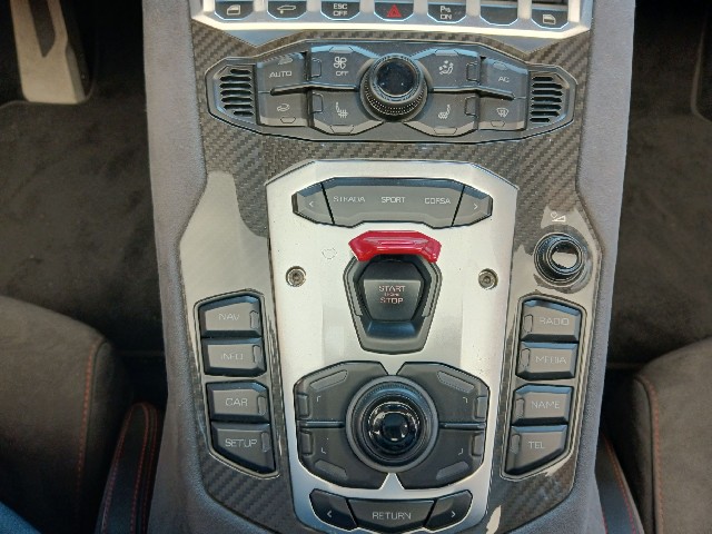 LAMBORGHINI AVENTADOR 2015 Image 60