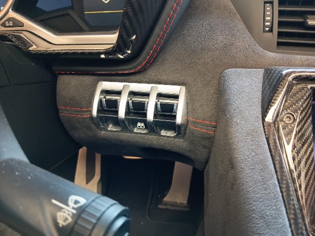 LAMBORGHINI AVENTADOR 2015 Image 61