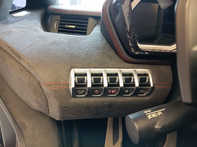 LAMBORGHINI AVENTADOR 2015 Image 62