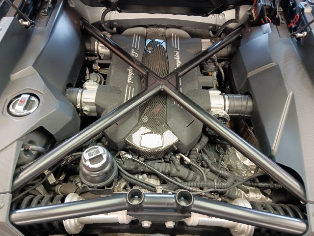 LAMBORGHINI AVENTADOR 2015 Image 66