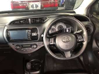 TOYOTA VITZ 2019 Image 6