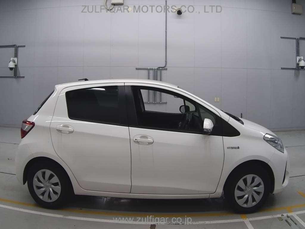 TOYOTA VITZ 2019 Image 3