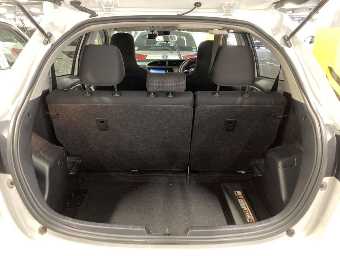 TOYOTA VITZ 2019 Image 12