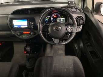 TOYOTA VITZ 2019 Image 6