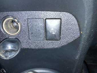 TOYOTA VITZ 2019 Image 8