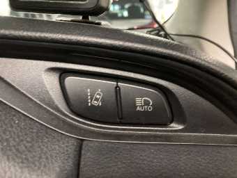 TOYOTA VITZ 2019 Image 9