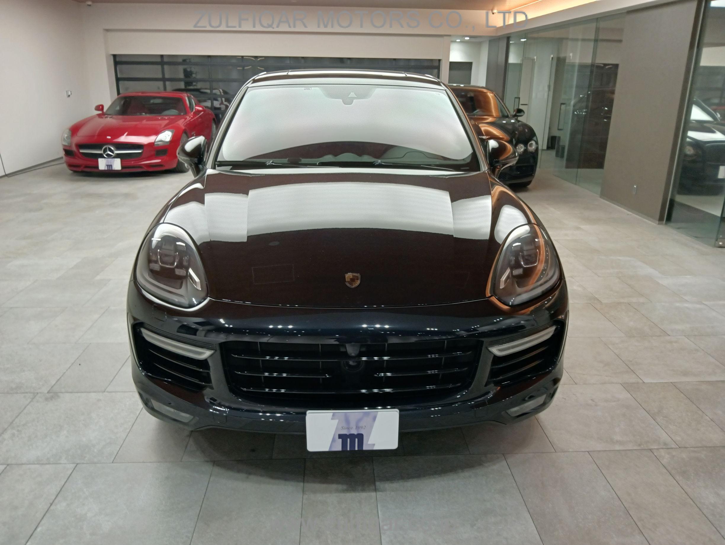 PORSCHE CAYENNE 2016 Image 2