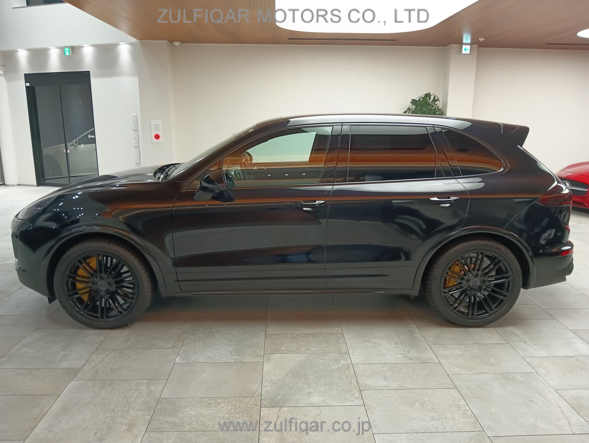 PORSCHE CAYENNE 2016 Image 12