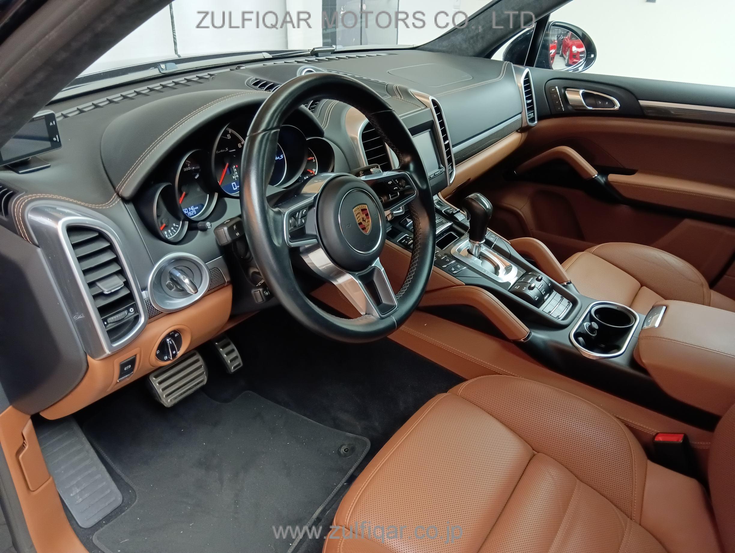 PORSCHE CAYENNE 2016 Image 23