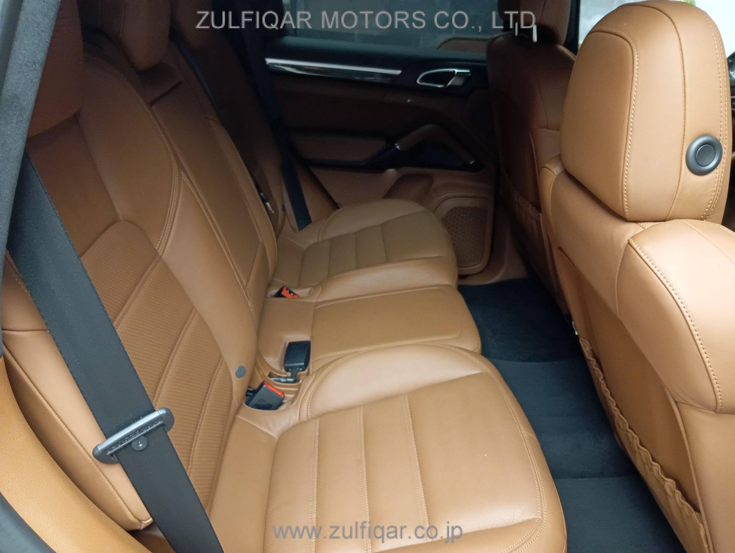 PORSCHE CAYENNE 2016 Image 36