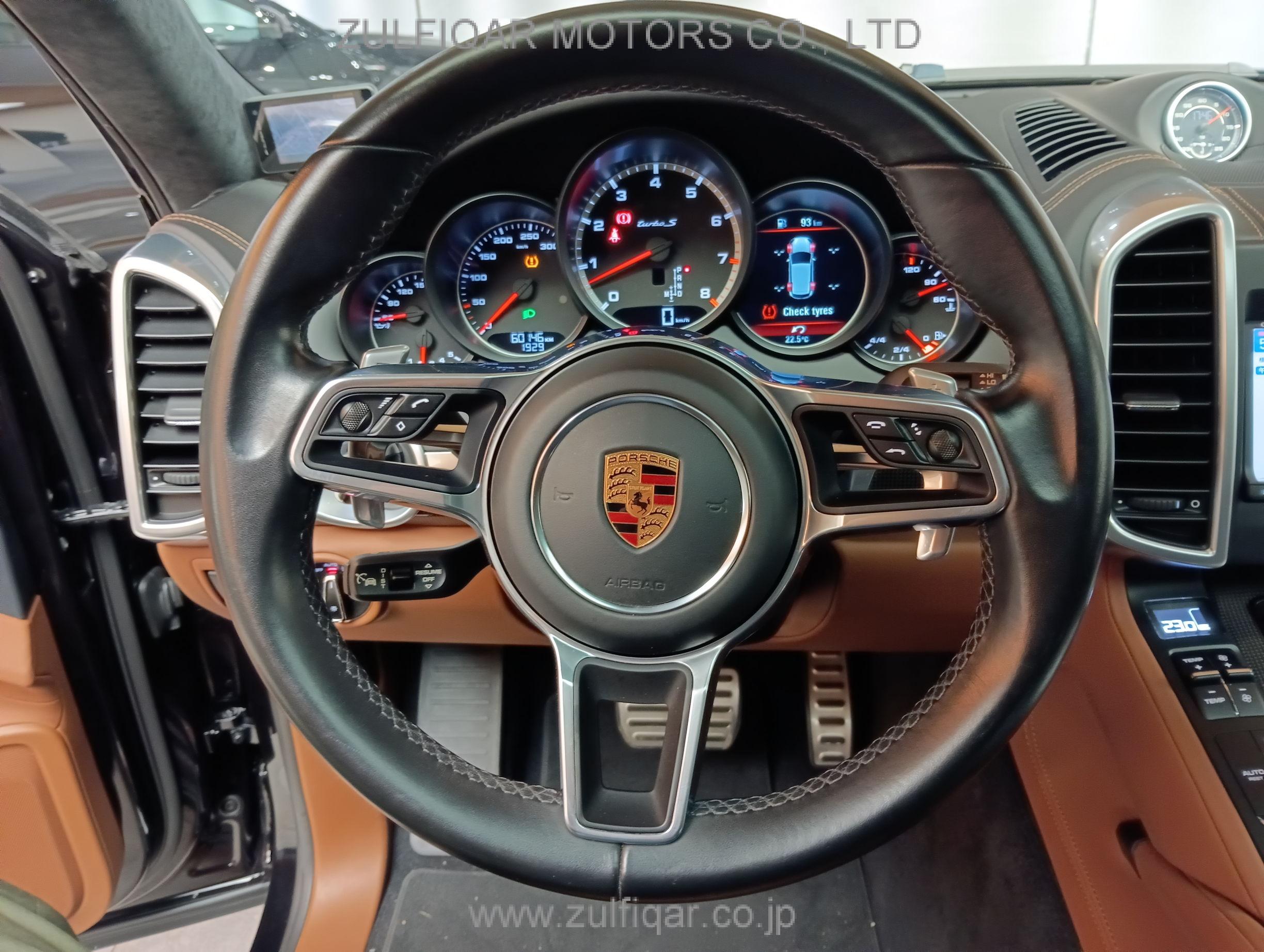 PORSCHE CAYENNE 2016 Image 54