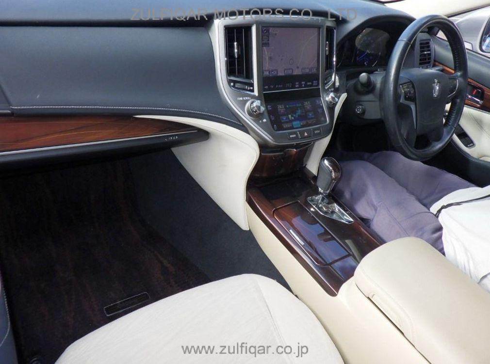 TOYOTA CROWN HYBRID 2013 Image 5