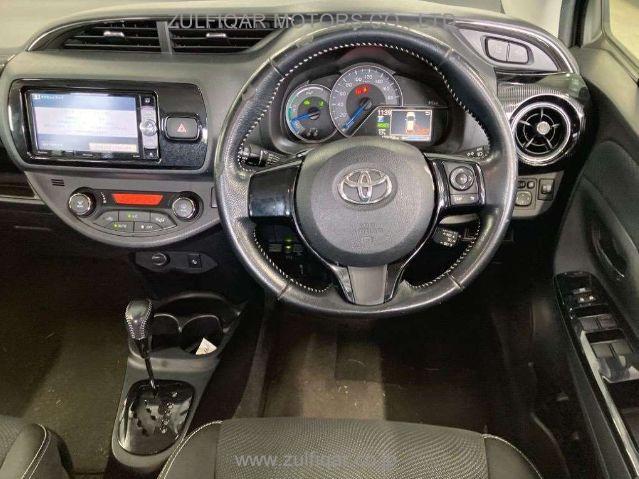 TOYOTA VITZ 2017 Image 8