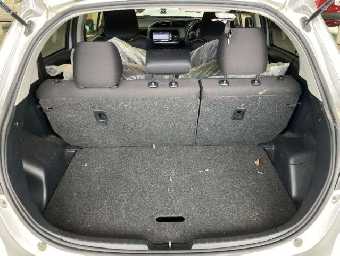 TOYOTA VITZ 2017 Image 9