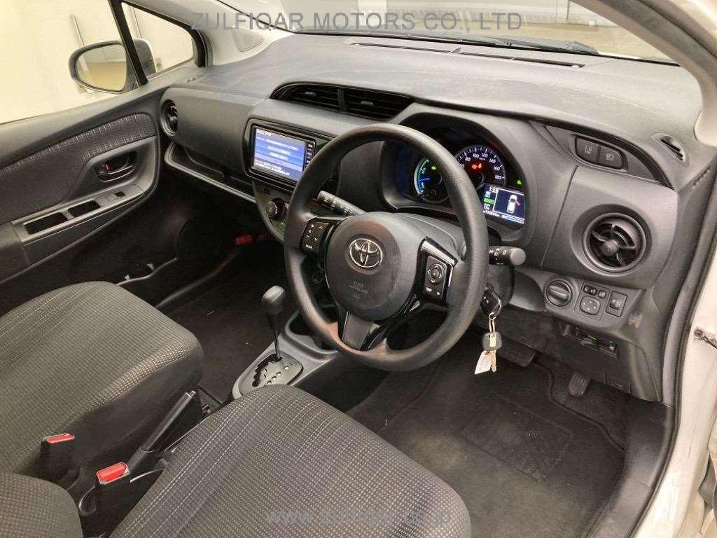 TOYOTA VITZ 2019 Image 5