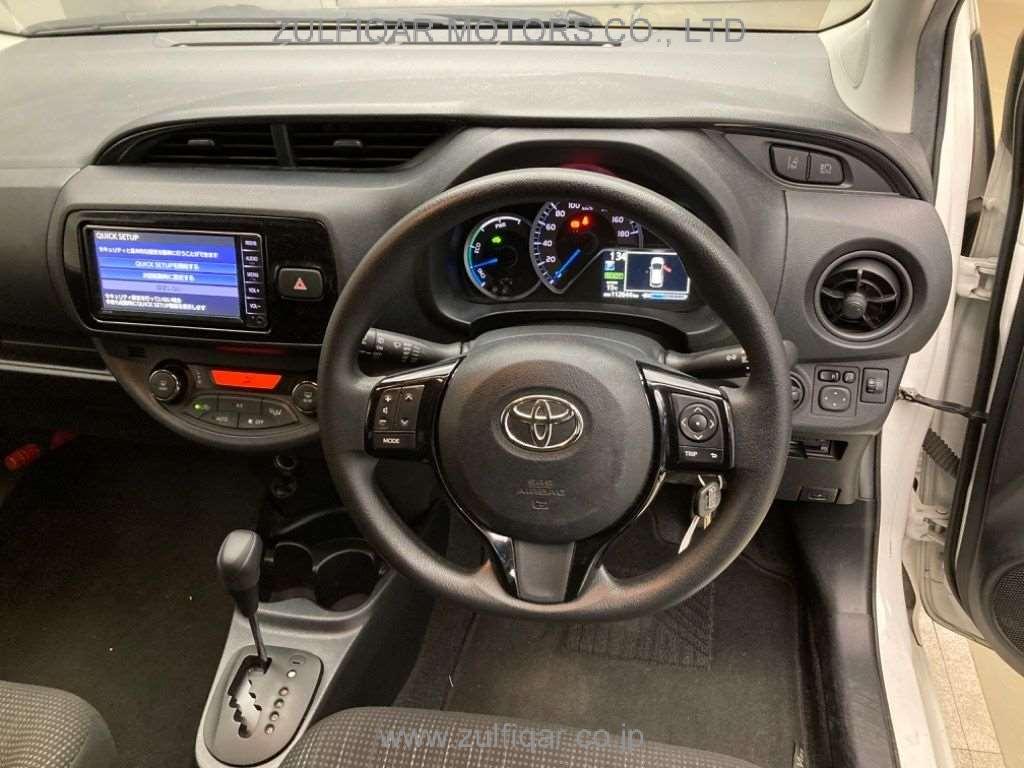 TOYOTA VITZ 2019 Image 6