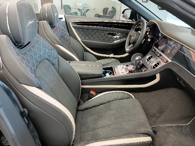 BENTLEY CONTINENTAL 2022 Image 35