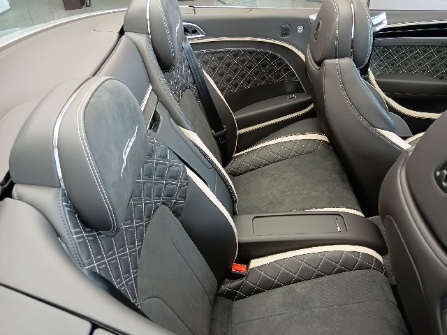 BENTLEY CONTINENTAL 2022 Image 37