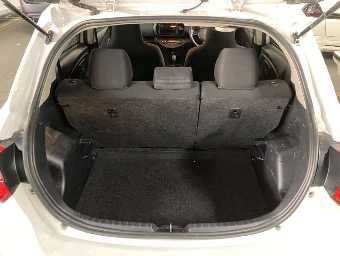 TOYOTA VITZ 2019 Image 8