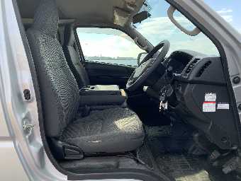TOYOTA HIACE 2017 Image 6