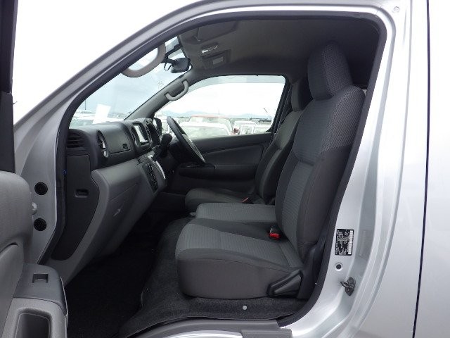 NISSAN NV350 CARAVAN 2019 Image 24