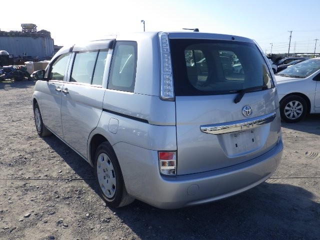 TOYOTA ISIS 2017 Image 19