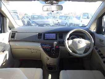 TOYOTA ISIS 2017 Image 5